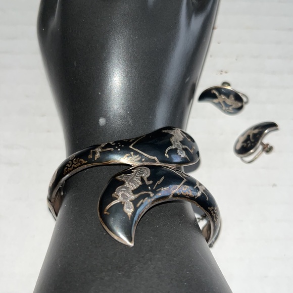 Vintage Siam Sterling bangle bracelet with matching screw on earrings